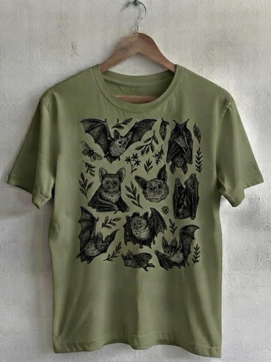 Gildan Tops - Vintage Bat Shirt